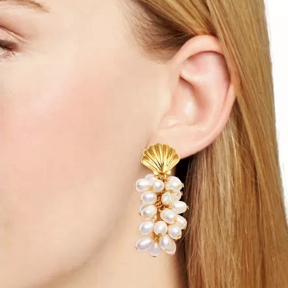 💛🔹️ House of Harlow 🔹️1960 Golden tone Sea shell Cluster  pearls earrings